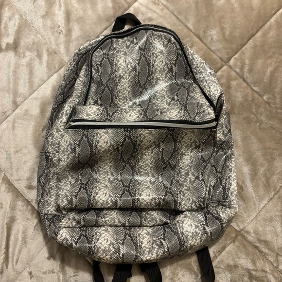 Snakeskin Pattern Backpack - Picture 1 of 2